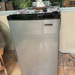 Magic Chef 2.6 cu. ft. Mini Fridge in Stainless Look, ENERGY STAR