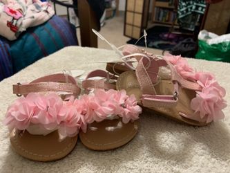 Size 4 sandal for toddler new