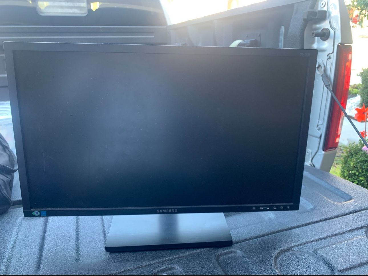 Samsung Monitor 24 Inch Used, VGA , DVI Ports Only
