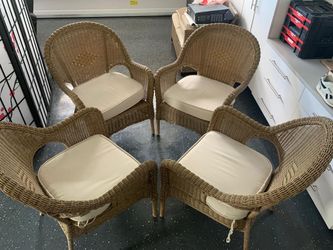 Wicker patio set 4-chair