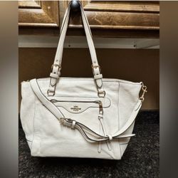 Coach C5690 Kleo Carryall Handbag Chalk Pebbled Leather Crossbody Strap