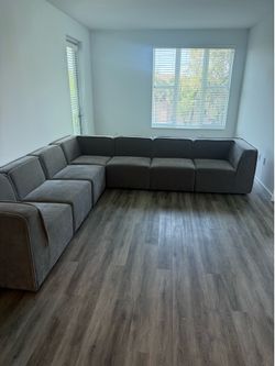 Gray couch in good condition