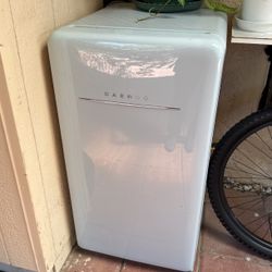 refrigerator 