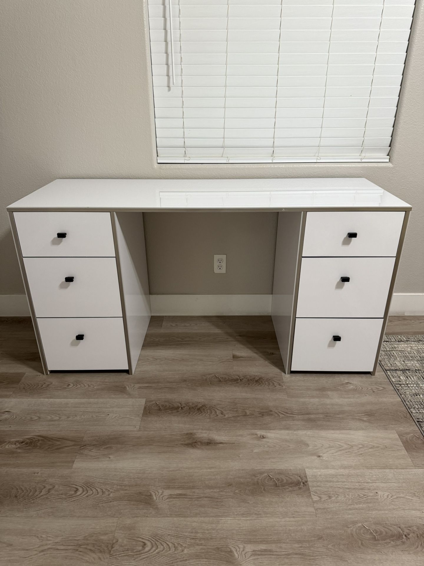 Desk Good Condition Like New 