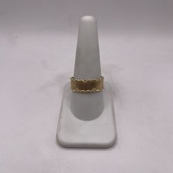 14kt Gold Engagement Style Band w/ Elegant Design 