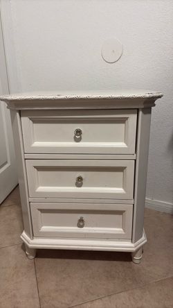 3 drawer nightstand