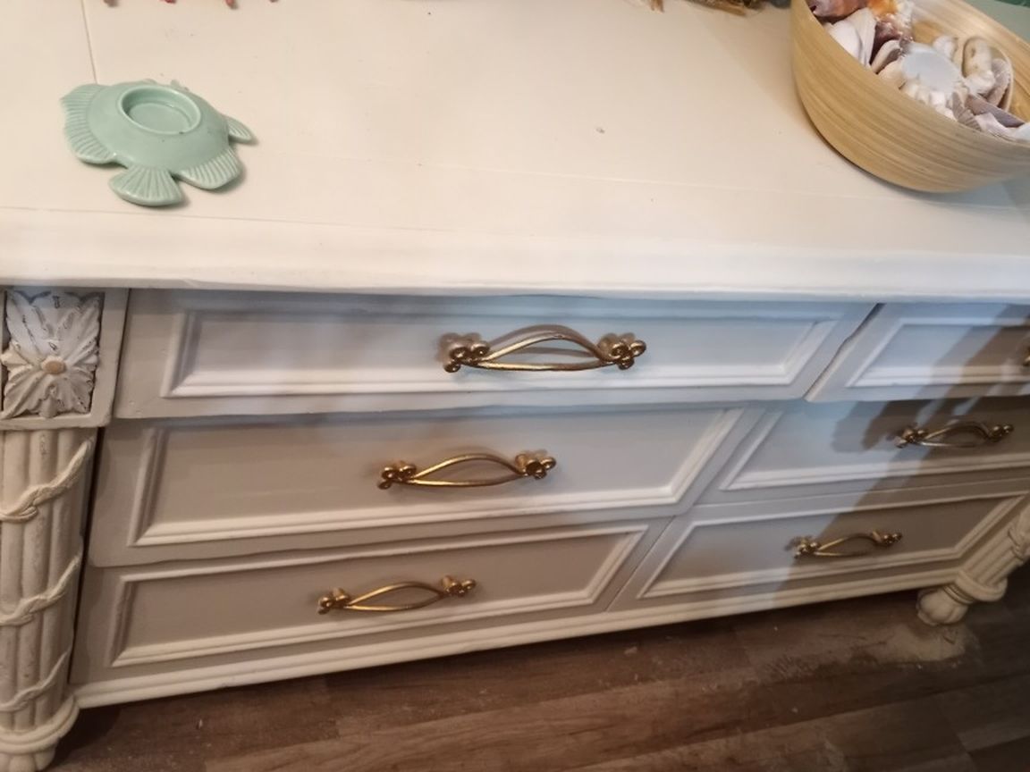 CUTE DRESSER AT PICKY PINCHERS 503 76TH AVE ST PETE BEACH OPEN TODAY 12-4 FREE DELIVERY