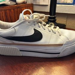 Size 10 Nike Court Legacy's