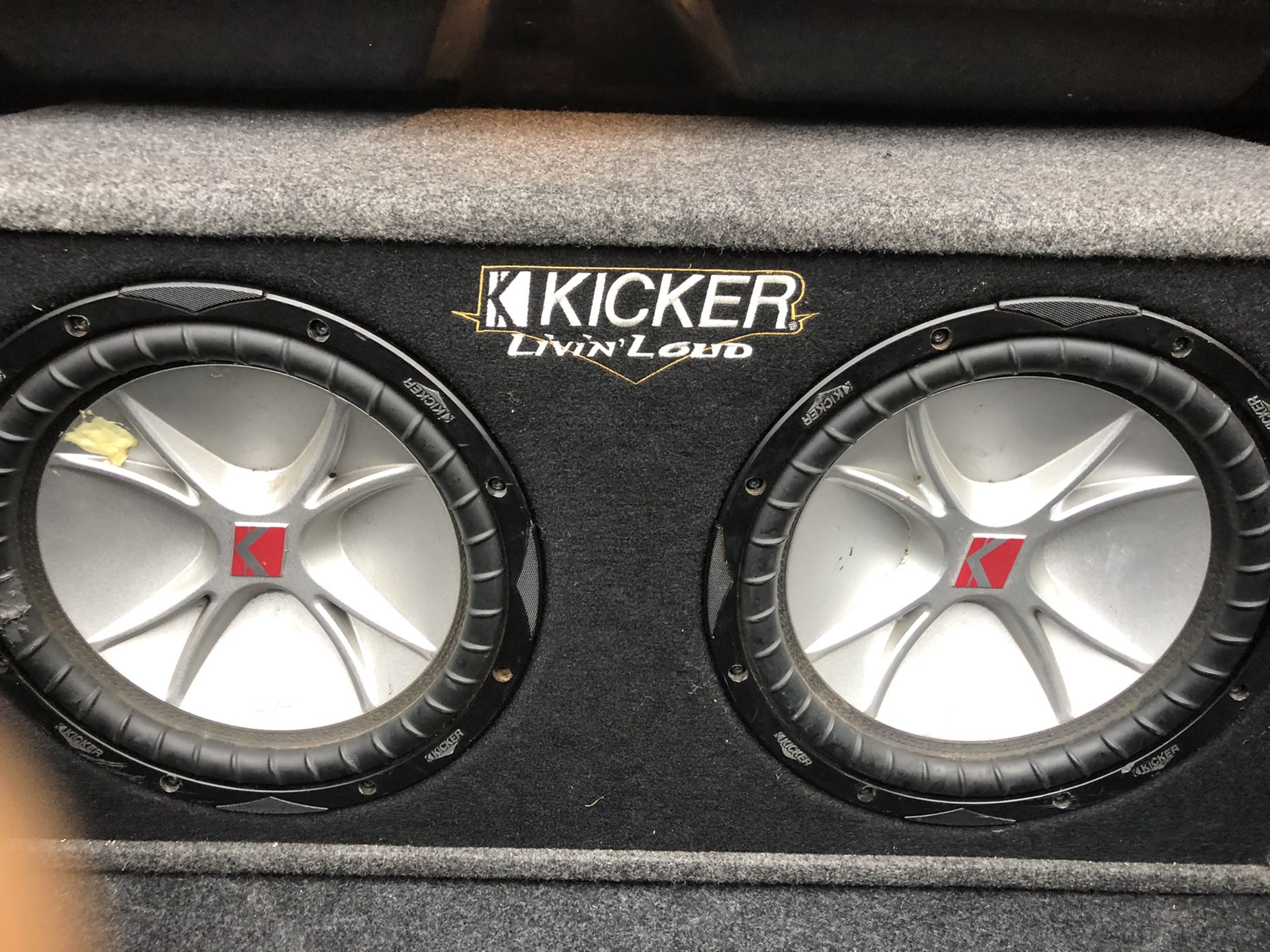12” kicker cvr subs in a Custom kicker box for Sale in Sacramento, CA