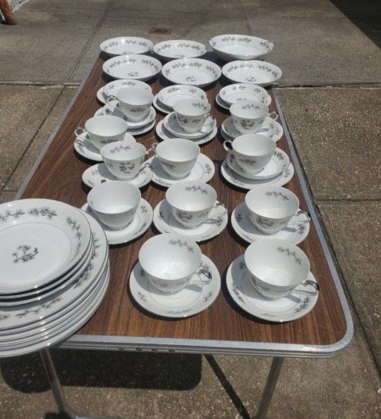 50 Pieces Dinnerware Set