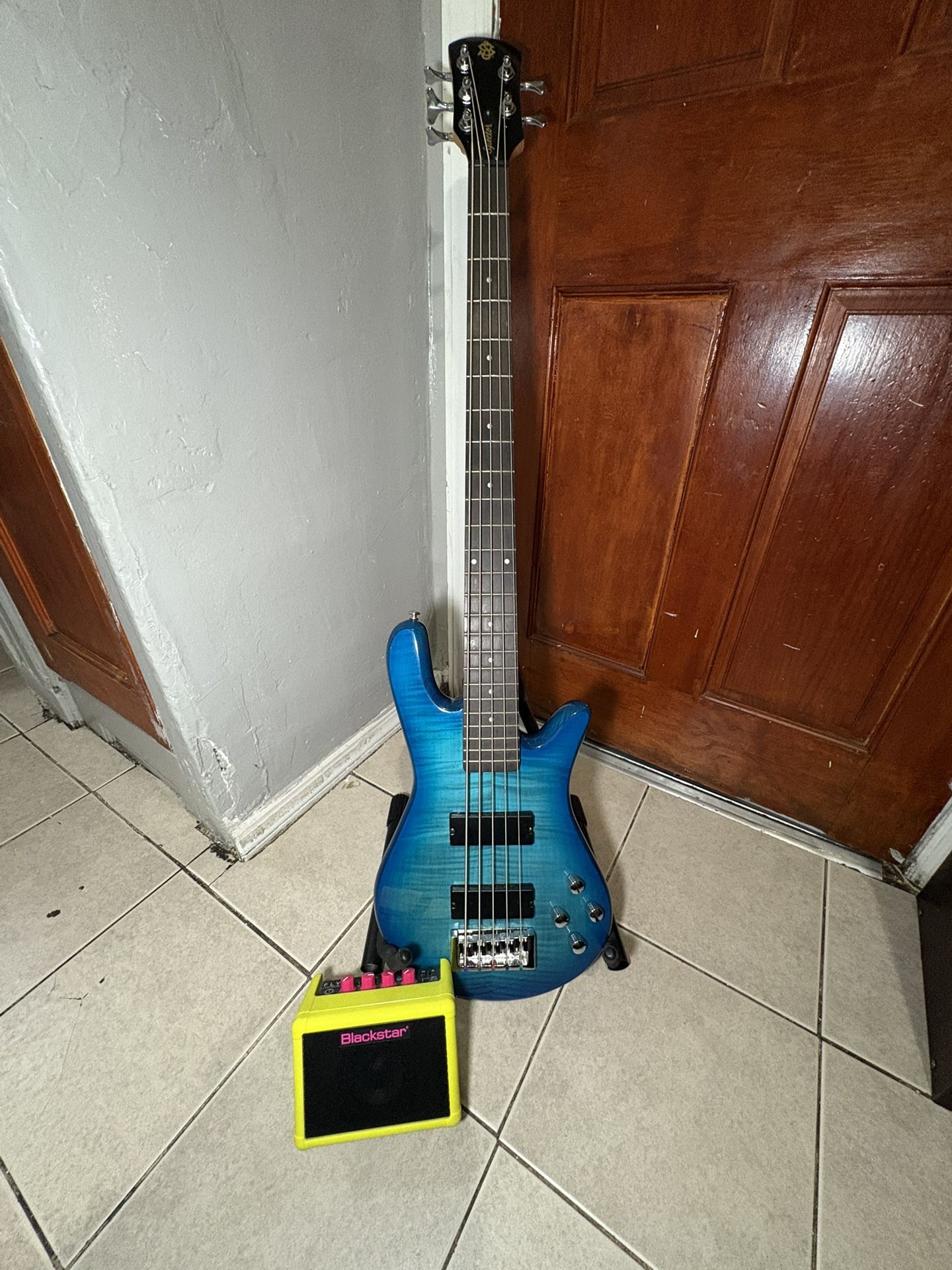 Spector Legend 5 Bass With Mini Amp And Stand