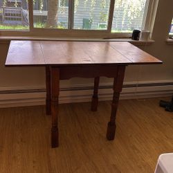 Small Antique Collapse-able Table 🌸 
