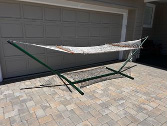 Brookstone Rope Hammock with Steel Stand – Great Condition