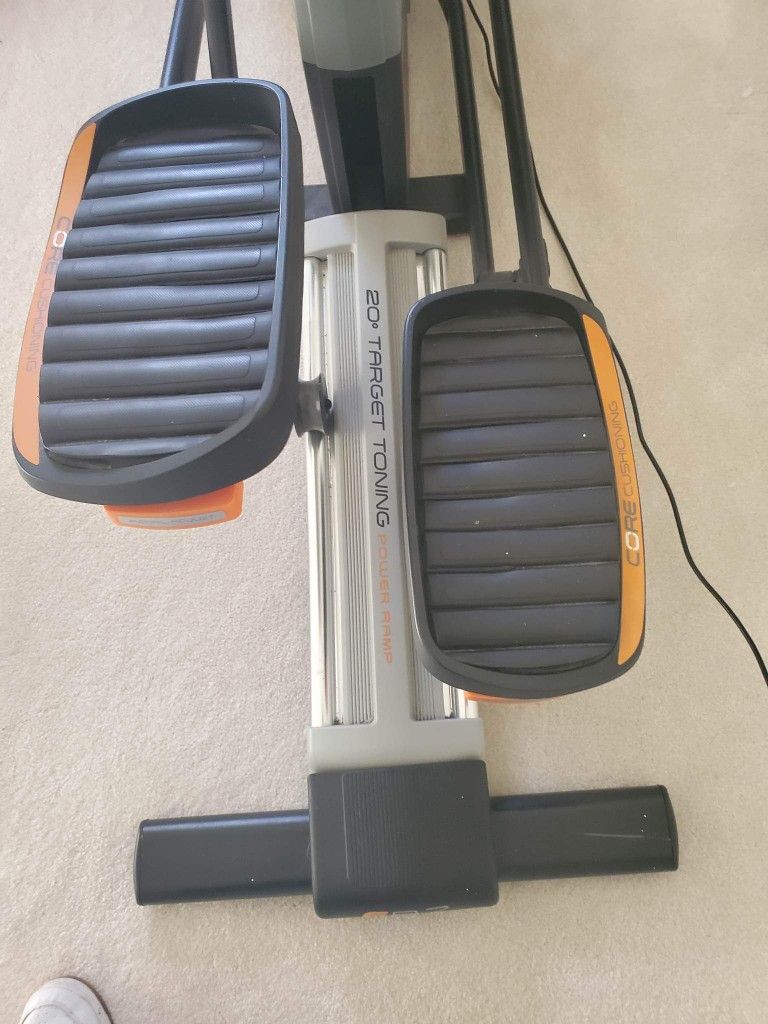 NORDICTRACK E8.7 ELLIPTICAL MACHINE ( LIKE NEW / EXCELLENT CONDITION