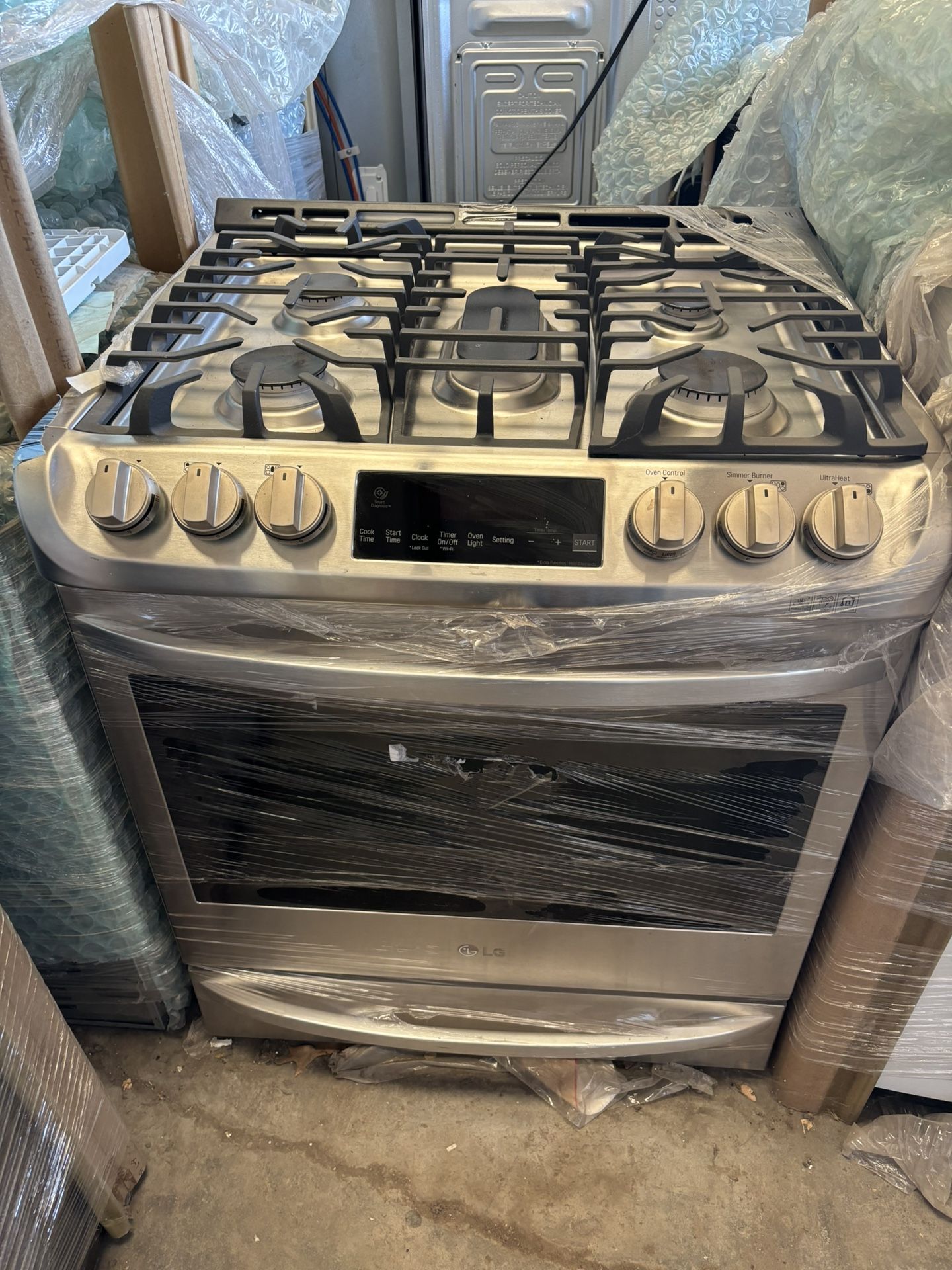 New Out Of Box LG Dual Fuel Slide-In Range/Stove WithProBake Convection 