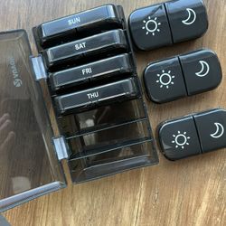 Auvon Pill Organizer - MOVING OUT SALE ✈️