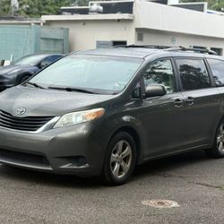2012 Toyota Sienna
