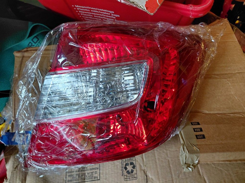 Honda Civic Passenger Side Tailighy 