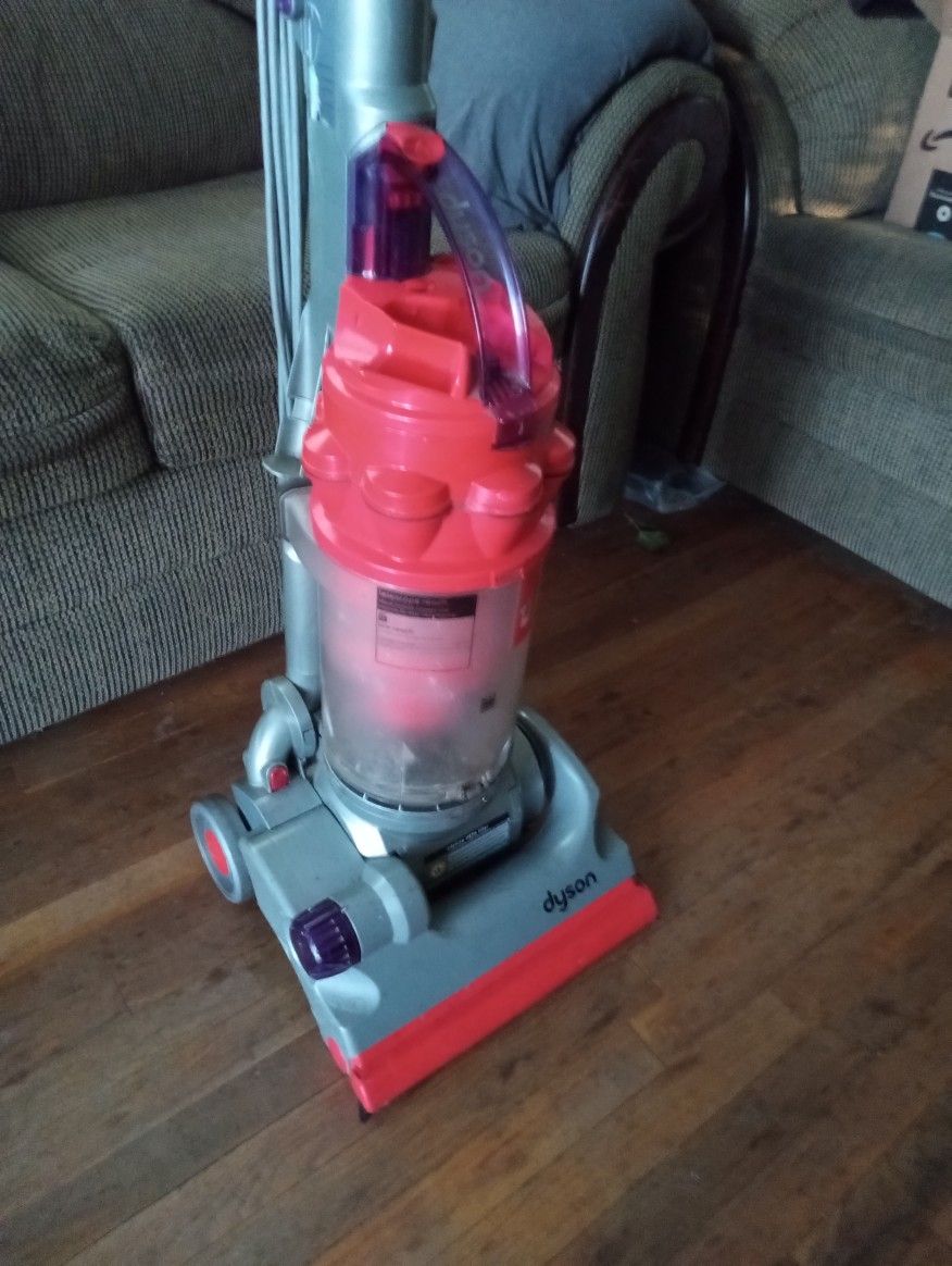 DYSON DC14 bagless Vacuum Cleaner