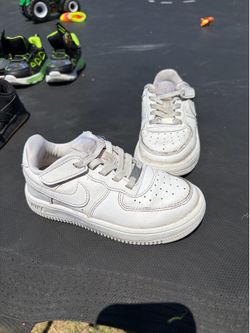 Kids shoes size 10 1/2