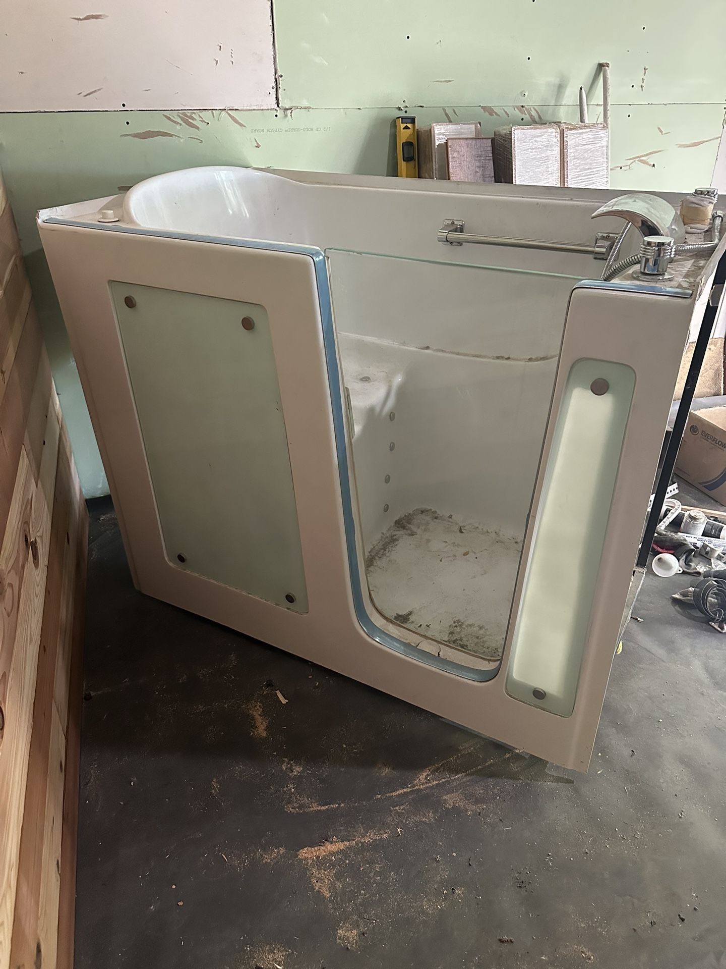 Walk In Bath Tub And Mini Washer And Mini Dryer