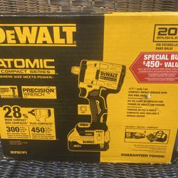 Dewalt set. Atomic compact series