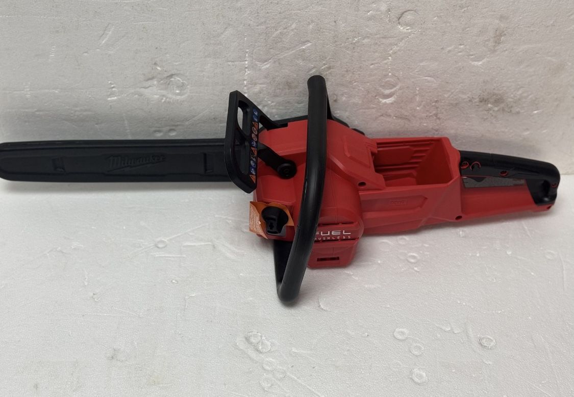Milwaukee M18 FUEL 16 in. 18V Lithium-Ion Brushless Battery Chainsaw (Tool-Only)