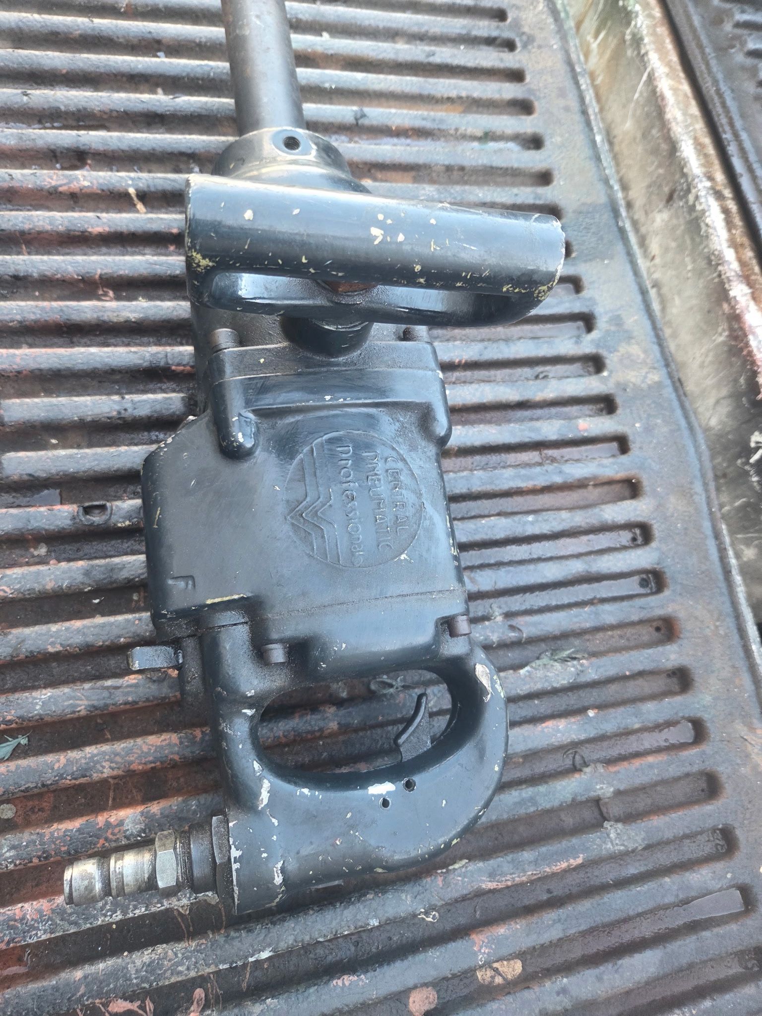 Central Pneumatic Professional Industrial 1 Air Impact Lug Wrench 