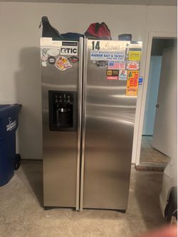 22.6 cu. ft. GE Fridge