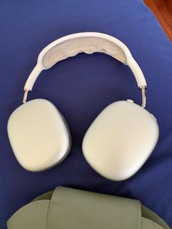 AirPod pro maxes