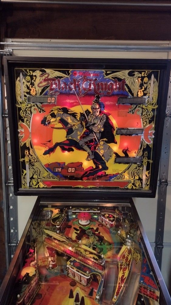 BLACK KNIGHT PINBALL MACHINE BY WILLIAMS