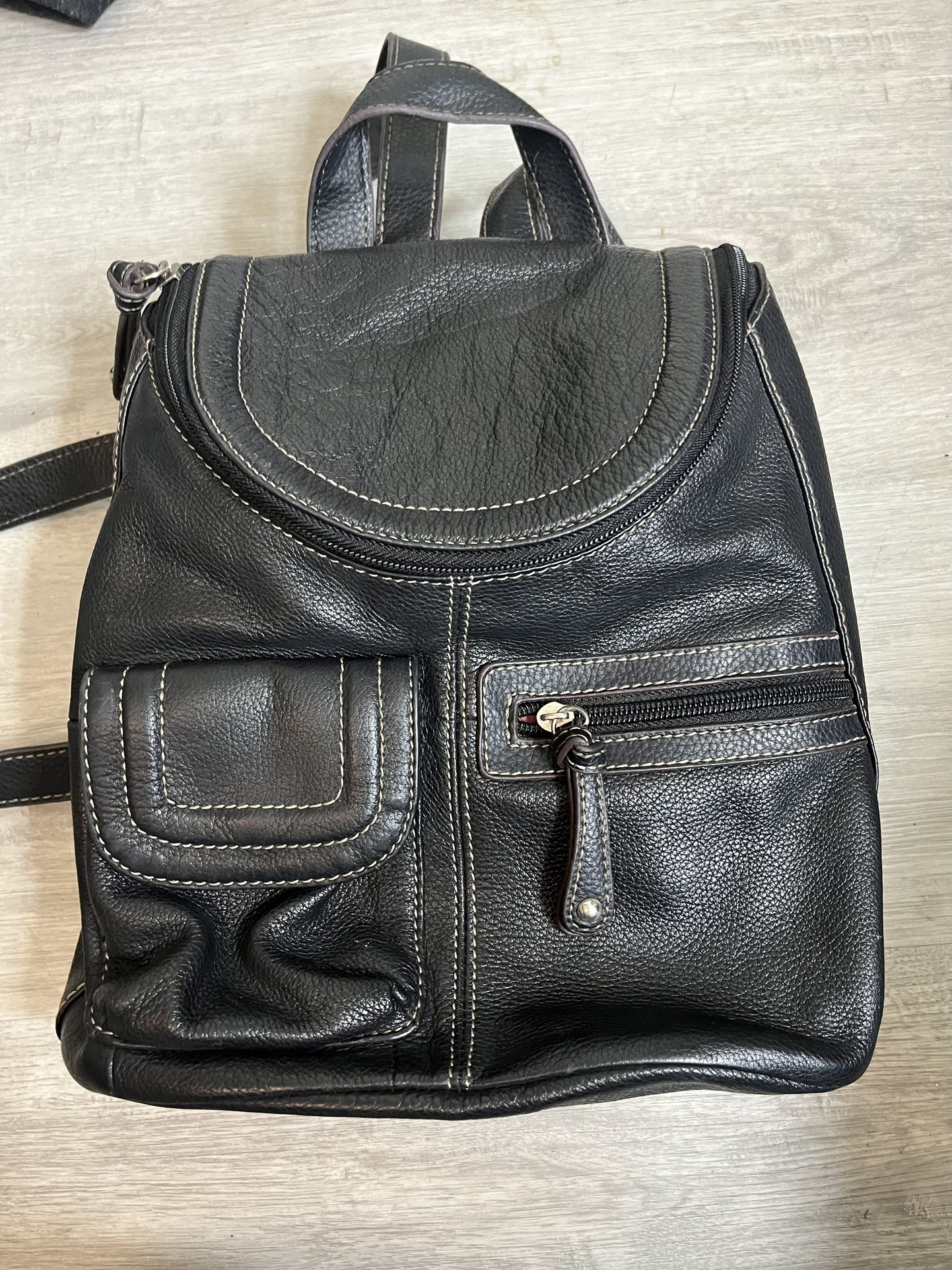 Tignanello Black Pebble Leather Backpack display picture 2