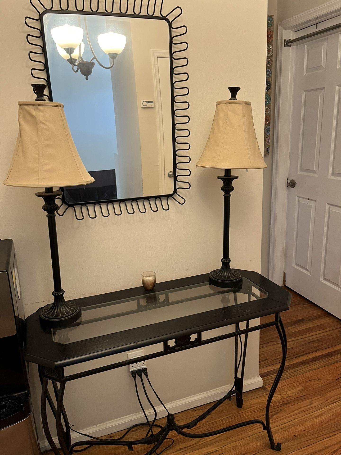 Set of Accent Table, Two Lamps & Mirror 