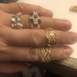 Jewerly rings, necklace and bracelet 