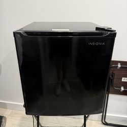 Insignia  Fridge 