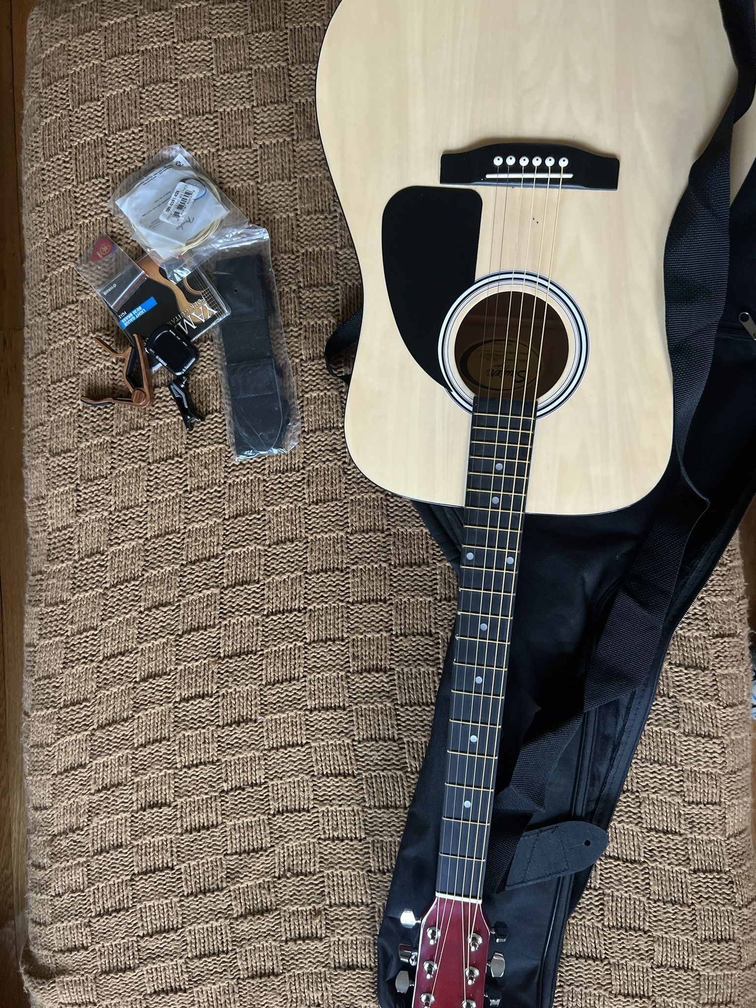 🎸 Squier by Fender Acoustic Guitar + Full Accessory Kit – Excellent Condition