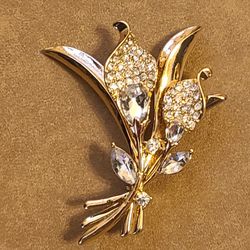 NAPIER Floral Clear Rhinestone Brooch, Gold Tone, Flowers, Leaves, 
Vintage from the 1980s
Length: 2 1/2 Inches; Width: 2 Inches
Materials: Glass, Gol