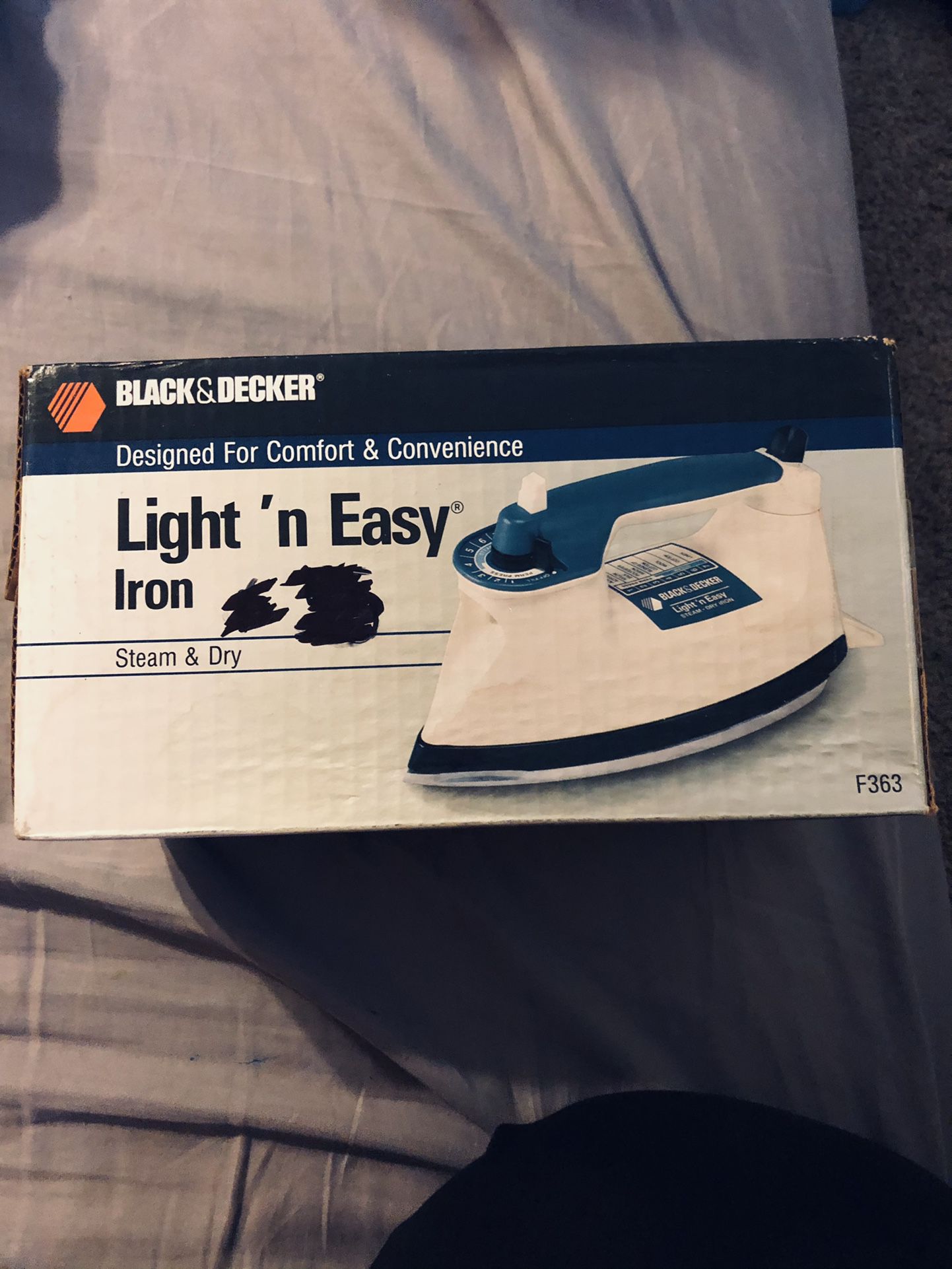 Black and Decker Easy Steam Compact Iron for Sale in King, NC - OfferUp