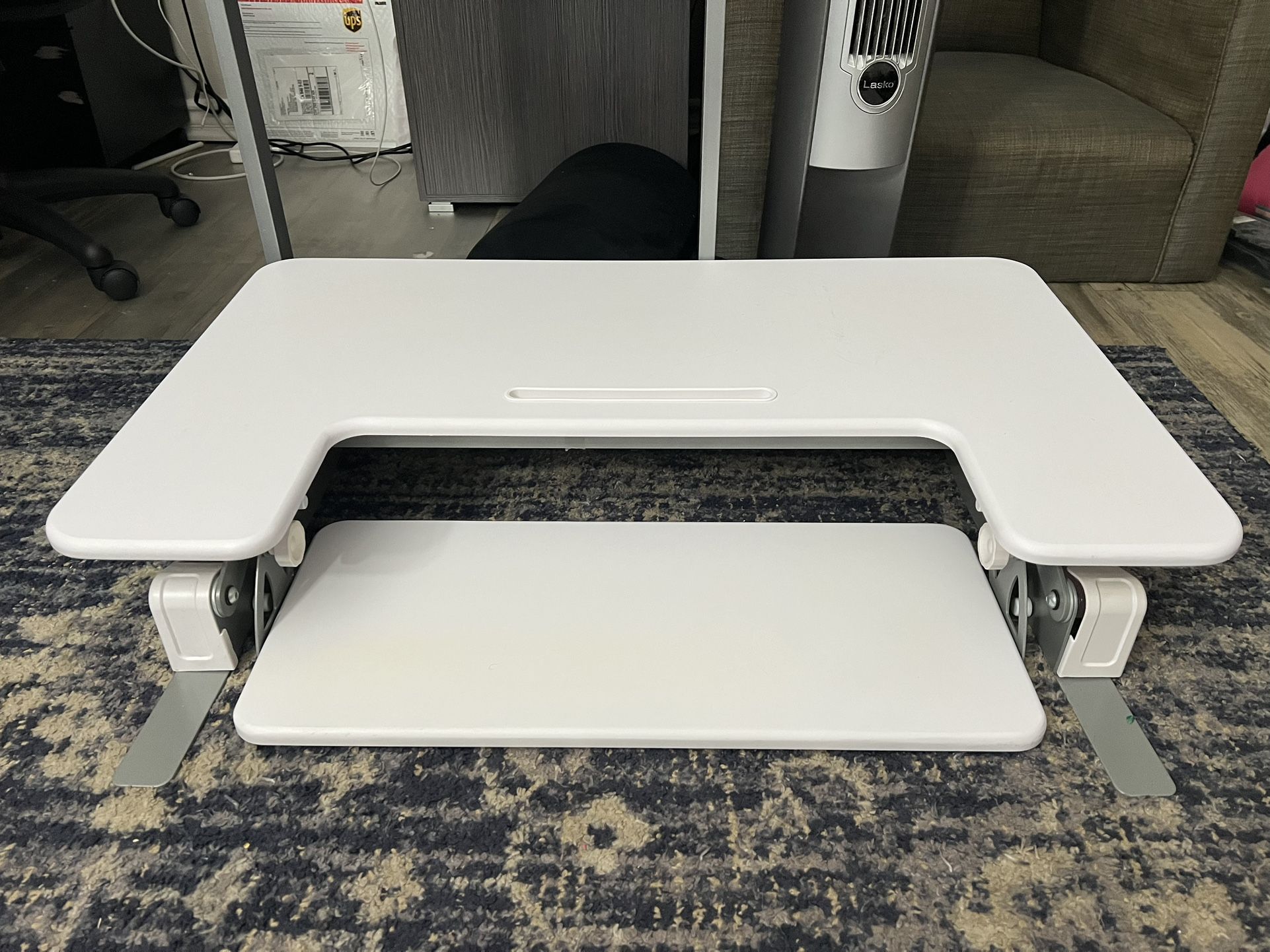 V.I.V Desk Riser