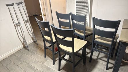 Table and chair set