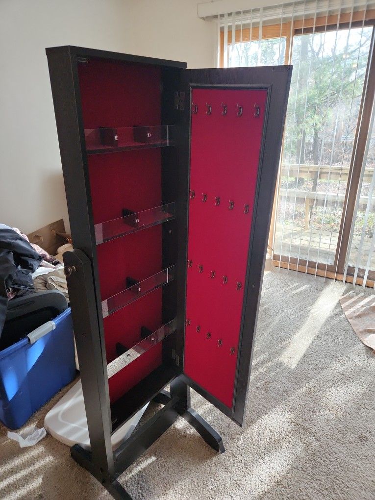 Mirror/jewelry Cabinet