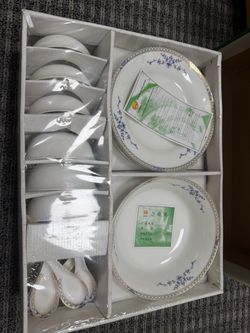 Chinese Porcelain Dinnerware Set NEW