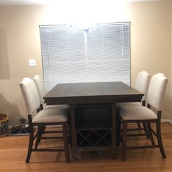 Dinning Table With 4 Chairs 