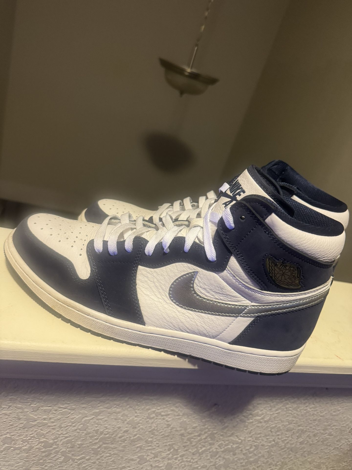 Air Jordan Retro 1 Midnight Navy