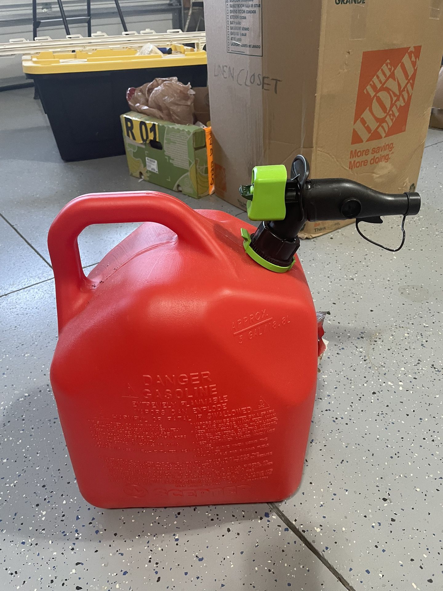 GAS Tank - 5 Gallons . barely Used