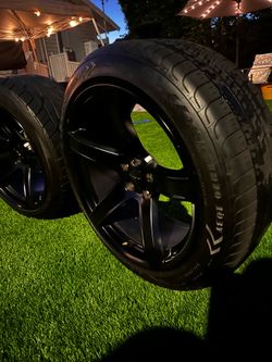 Dodge SRT Hellcat Wheels & Tires – TPMS – Staggered 20”