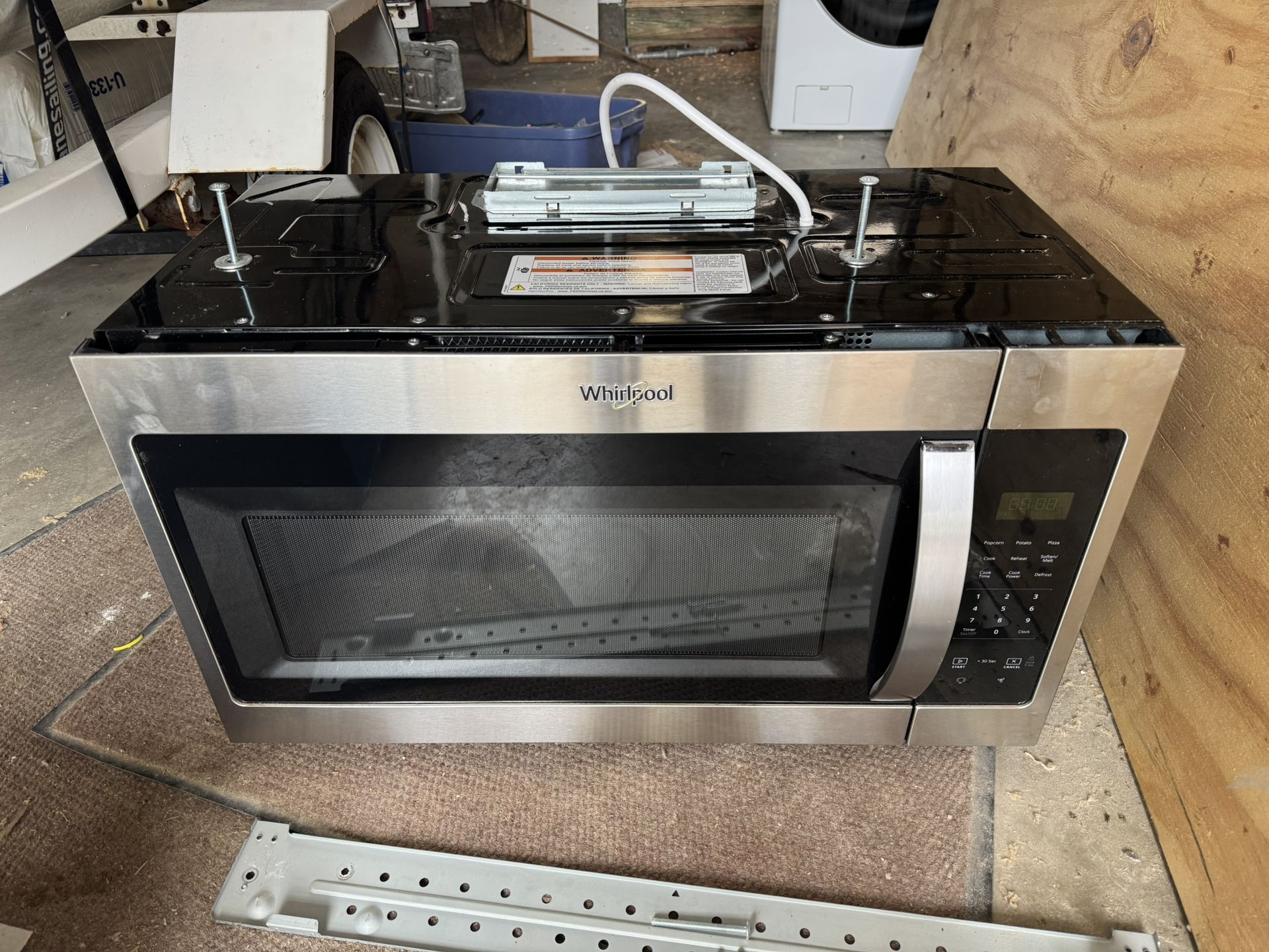 Like New Microwave - 2024 Whirlpool 1.7 Cu ft Microwave