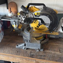 Dewalt 60 Volt SAW