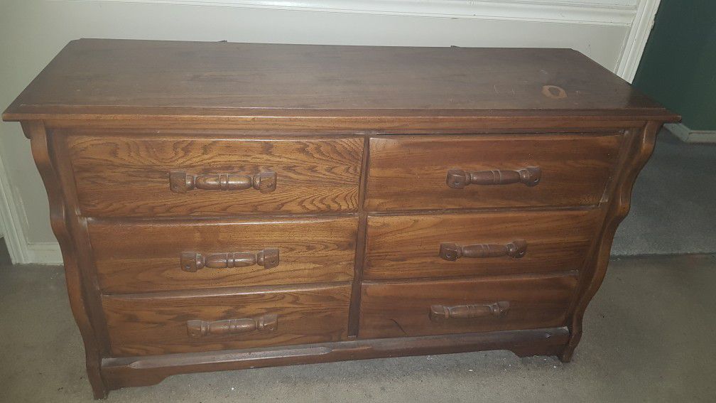 Wood dresser with six drawers and mirror