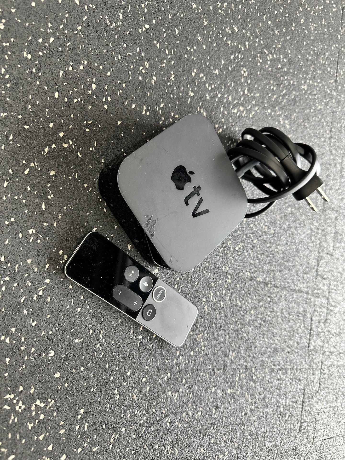 Apple TV 4K (1st generation) 32GB (2 available)